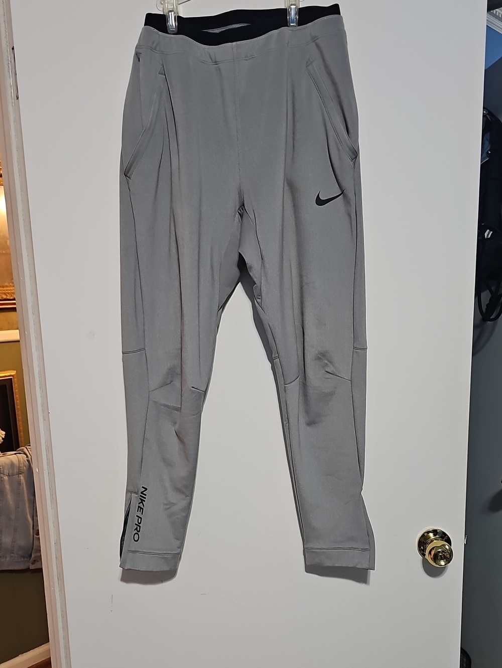 Nike Gray Athletic Joggers with Swoosh Mens Medium Basketball Football